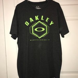 BUNLDE OAKLEY SHIRTS